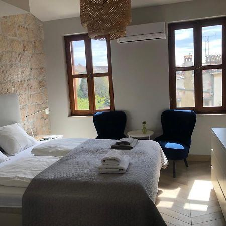De Luxe Room In The Heart Of The City Rovigno Esterno foto