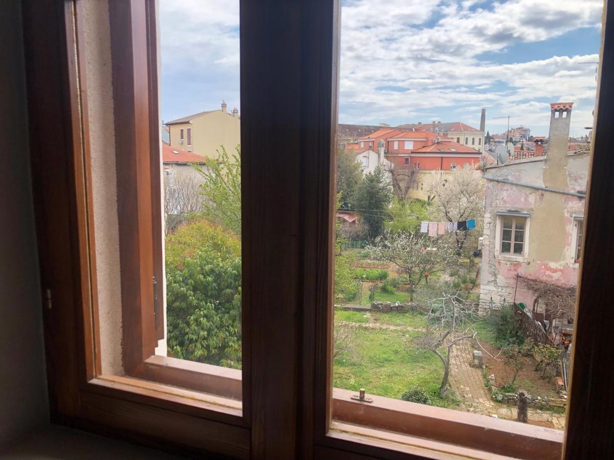 De Luxe Room In The Heart Of The City Rovigno Esterno foto